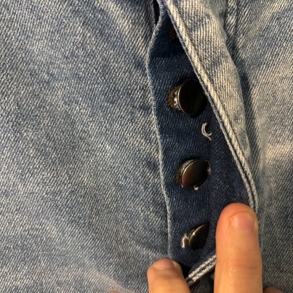 Grace & Lace Mid-Wash Girlfriend Relaxed Fit Shorts (14) - Picture 3 of 4